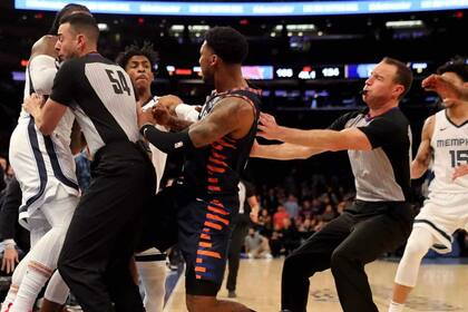 A menos de un minuto del final entre New York Kincks Y Memphis Grizzlies en el MSG se dasató una pelea entre los jugadores