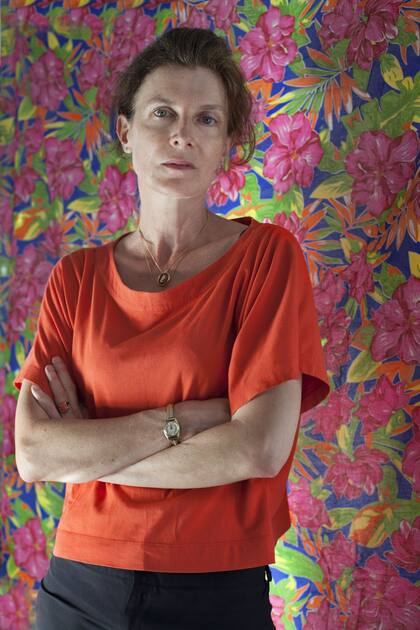 "A menudo la juventud va de la mano de cierta lucidez y una radicalidad que vamos perdiendo a medida que envejecemos", dice la escritora Emmanuelle Bayamack-Tam