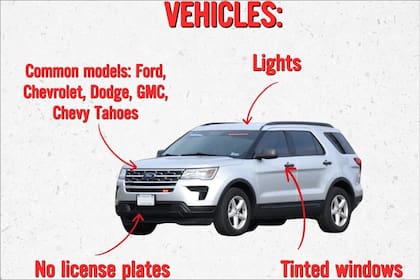 A menudo, las camionetas que utiliza el ICE no cuentan con patentes y sus vidrios están completamente polarizados