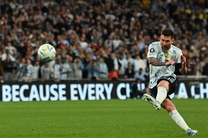 A Messi sólo el faltó el gol ante Italia; lo buscó por todos los medios