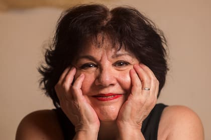 "A mí los mayores me enseñaron a caminar con la pollera larga y a mover el abanico y yo les enseño eso a los actores jóvenes", cuenta Rita Terranova