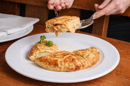 “A mí me gusta con cebolla”, dice Iñaki López de Viñaspre, chef y fundador del Grupo Sagardi