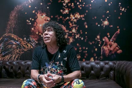 "A mí me gustaba y me gusta cantar. Después vienen los de arriba a decirte lo que tenés que hacer, qué decir. Como si fuera la directora de un colegio", asegura La Mona