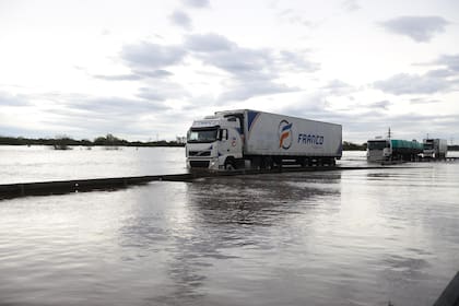 A modo de comparación, señalaron que “pretender operativos urgentes, coordinados y eficaces, como los que se observan ante catástrofes en otros países, parece ser en la Argentina de hoy mucho más que una utopía: es una ficción”