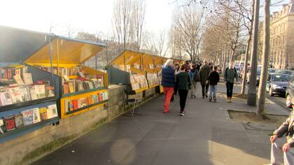 A orillas del Sena esta repleto de puestos que venden libros