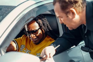 Nueva ley de tránsito en Texas: cómo puede afectar a los migrantes que conducen sin licencia