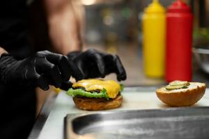 Cómo impacta en los precios de la comida rápida el incremento del salario mínimo en California