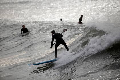 A partir del regreso a la Fase 3, en Mar del Plata la práctica del surf queda restringido a las escuelas