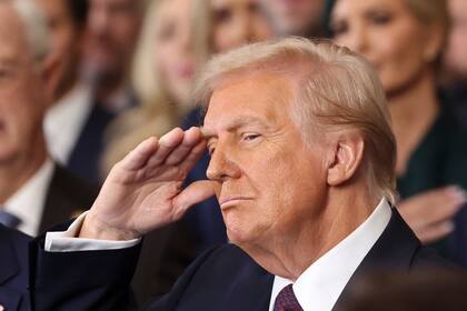 "A partir de hoy, los Estados Unidos de América serán una nación libre, soberana e independiente", concluyó el presidente Trump