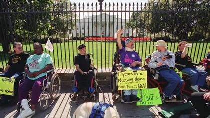 A partir de la década de 1970, el movimiento a favor de los derechos de las personas discapacitadas presionó para derogar las "leyes feas".