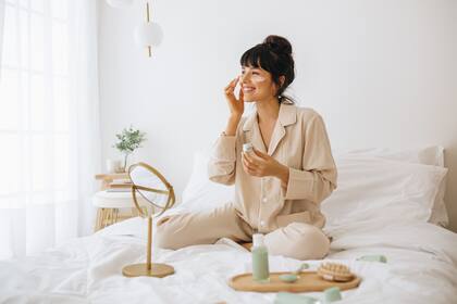 A partir de los 30 a 35 años se empiezan a evidenciar cambios en la piel, como pérdida de luminosidad, elasticidad y la aparición de signos de expresión