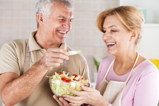 A partir de los 65 años las personas tienen un mayor riesgo de contraer enfermedades transmitidas por los alimentos debido a sus cambios físicos y metabólicos