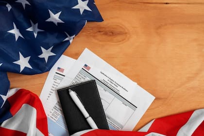 A partir de los 65 años y con larga residencia, el examen se simplifica para facilitar el camino hacia la ciudadanía