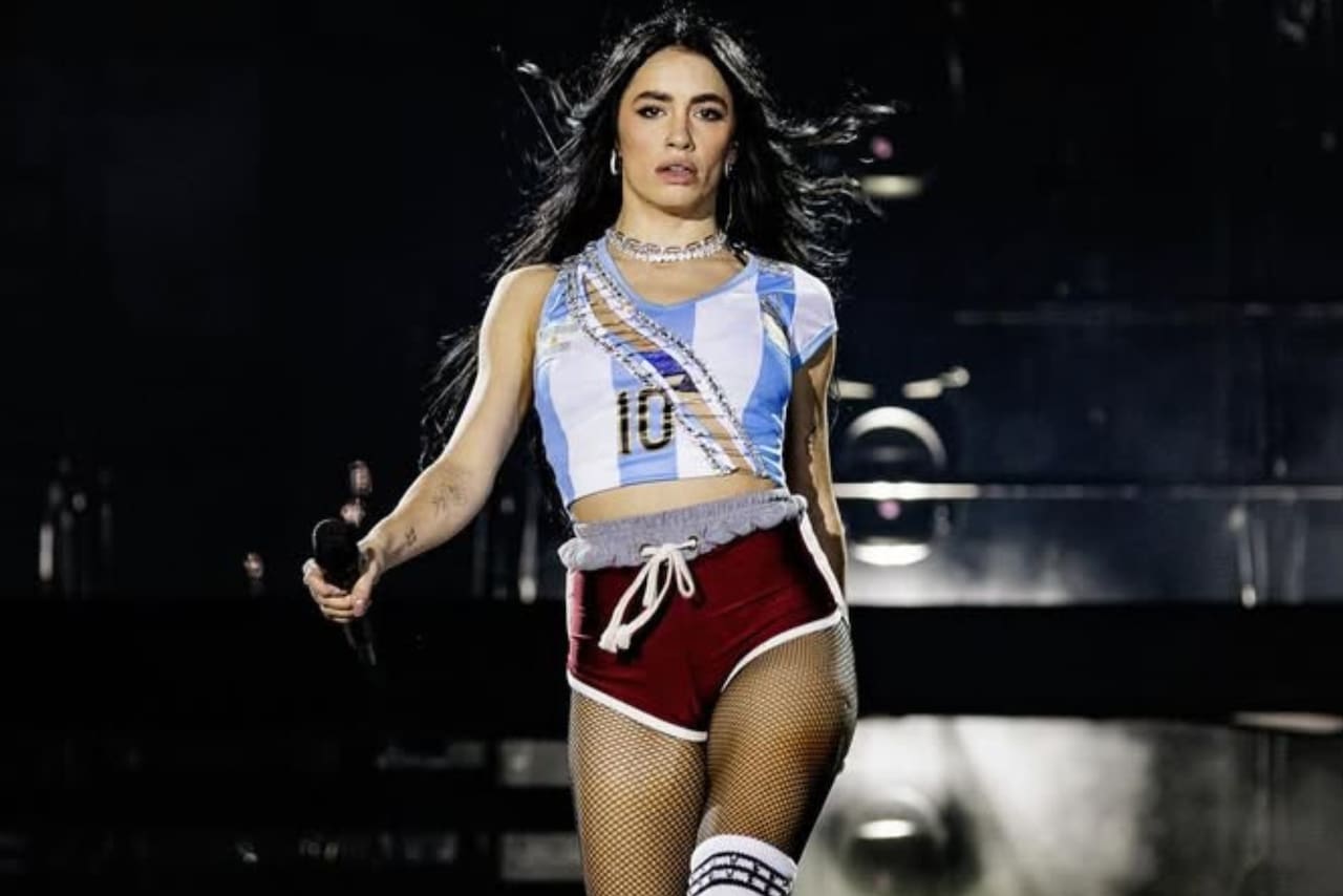 La iniciativa solidaria de Lali Espósito durante sus shows en Vélez que conmovió a todos - LA NACION