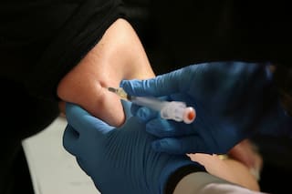 A quiénes alcanza la campaña de vacunación de VSR que empieza en enero