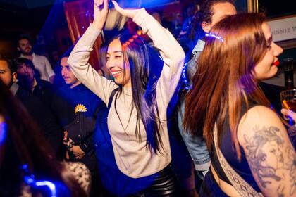 A partir del '93, el sitio original incorporó la música para bailar y se fue volviendo cada vez más descontracturado