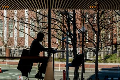 A partir del ciclo escolar 2026-2027, las aulas desde el jardín de infantes hasta el 12.º grado recibirán contenido sobre la comunidad hispana