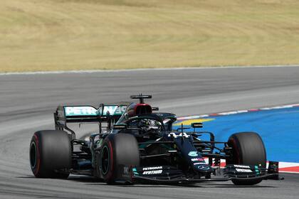 A partir del próximo Gran Premio de Bélgica, la FIA determinó que los motores tendrán el mismo mapa para la clasificación y la carrera; en Silverstone, la unidad de potencia de Lewis Hamilton se enseñó con 1022 HP y Mercedes exhibió su contundencia