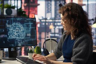 Cuáles son las carreras con menor proyección laboral en 2026, según la IA