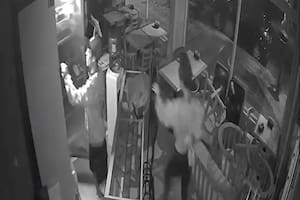 A patadas entraron a robar en una cafetería, los atraparon in fraganti y ahora van a juicio