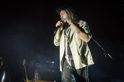 A pedido de Adrián Dárgelos, Babasónicos fue el único grupo clásico en el escenario sur del día domingo, en medio de referentes del trap como Neo Pistea, Cazzu y Duki