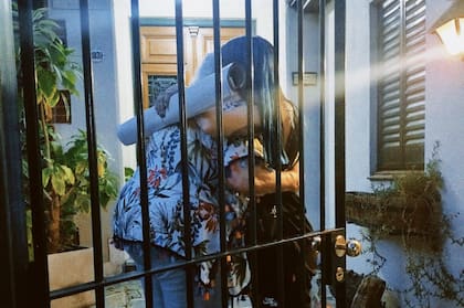 A pesar de estar cumpliendo su sueño, la despedida fue muy dura.