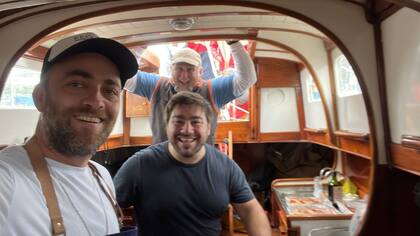 A pesar de girar de un lado hacia otro, al grito de "viramooos", Marcos Meincke, de La Mar, llegó a tiempo con su carpaccio de tomates rojos y verdes con láminas de txuleton selllado a la plancha