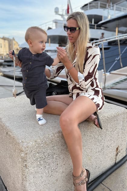 “A pesar de haber tenido un
embarazo complicado, hoy
estoy cada vez más relajada con
Beltrán…, enamorándome todos
los días de este gordito. Estamos
embobados”, dice Coni.