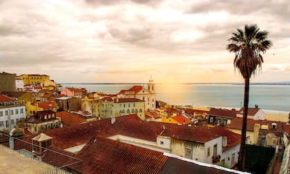 A pesar de la belleza de Lisboa, Mona había llegado en invierno, lo que impactó en su estado de ánimo.