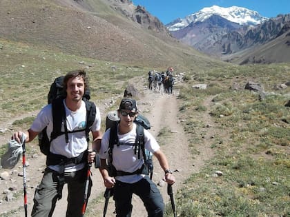 A pesar de no ser un ambientalista "desde la cuna", Tomás siempre disfrutó las bellezas del planeta tierra. En la imagen se lo ve, en 2012, haciendo trekking en el parque nacional Aconcagua junto a su amigo Marcos.