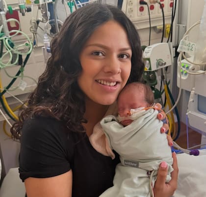 A pesar de que el embarazo era riesgoso, las tres niñas nacieron sanas el 25 de junio de 2025