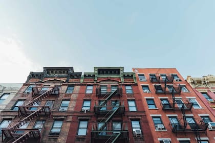 A pesar de que los alquileres temporarios en Nueva York se redujeron significativamente, el 94 por ciento de los anuncios restantes se inclinan hacia estadías más largas.