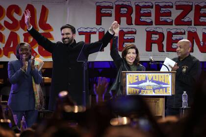 A pesar de que los diálogos con el alcalde electo continúan, Hochul advirtió que el estado enfrenta limitaciones presupuestarias adversas para llevar a cabo la propuesta de Mamdani