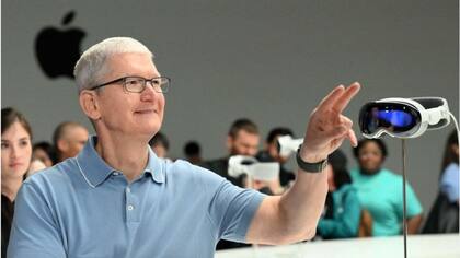 A pesar de un lanzamiento lujoso, el CEO de Apple no usó el Vision Pro en el evento