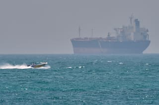 Trump revela conversaciones “positivas” con Irán y un plan para escoltar barcos varados en Ormuz