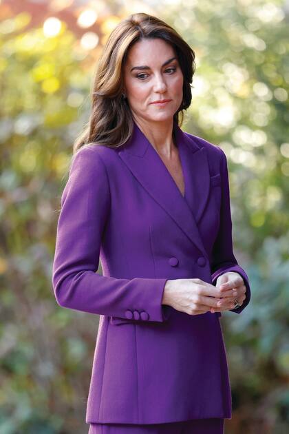 A pesar del difícil momento que atraviesa, después de publicar una foto por el Día de la Madre, que resultó en un escándalo por estar retocada, Kate salió a pedir disculpas. Esta imagen, de 2023, fue tomada en el Design Museum, en un evento de caridad.