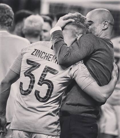 A pesar del ida y vuelta, Zinchenko y Guardiola mantienen una buena relación. Crédito: Instagram