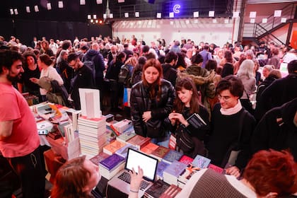 A pleno: la Feria de Editores convocó a multitudes lectoras este viernes, en Chacarita