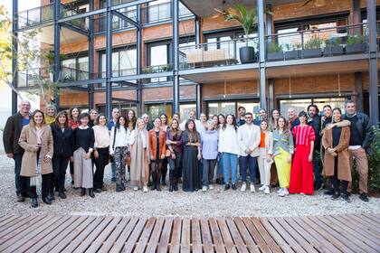 A pleno, los profesionales de estudios de arquitectura, diseño y decoración que plasmaron su impronta en espacios que van a sorprender. En la inauguración también estuvieron presentes propietarios y accionistas del desarrollo inmobiliario de La Nación.