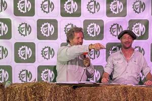 A pleno martillo, Juan Pedro y Carlos Colombo