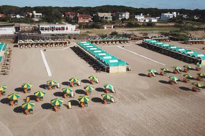 A pocas cuadras de la cancha de golf, este balneario ofrece espacios abiertos y extraamplios