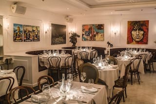 El restaurante que pasa del pulpo y la burrata a los chupitos en una noche