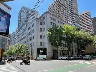 A principios de febrero, se subastó un edificio público donde funciona el registro civil en Palermo en la calle Beruti. Ubicado a metros del Parque Las Heras, la compañía IRSA pagó una suma de US$20,11 millones