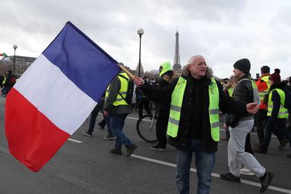 Es el 13° sábado consecutivo de marchas en Francia; el movimiento surgió en rechazo a la suba del combustible