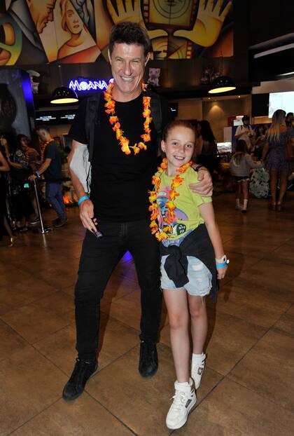 A pura risa, el periodista Federico Seeber y su hija Juana, fruto de su relación con Noe Antonelli