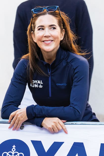 A pura sonrisa, la Reina se toma un descanso después de correr