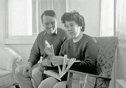 A Robin Pitaluga, Dowling lo puso de rodillas junto a la orilla, le dijo que había una bala en el cargador y le gatilló varias veces en la cabeza, para ver si se quebraba