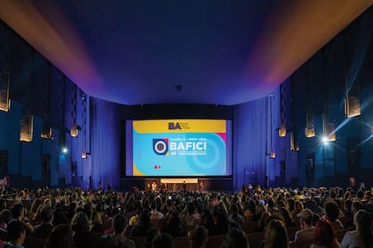 A sala llena, Dolores estrenó Blondi en la edición número 24 del Bafici, acompañada por sus seres queridos.