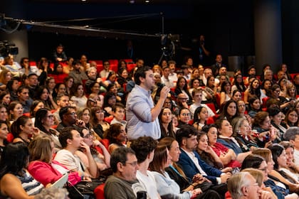 A sala llena, el Teatro Politeama de Buenos Aires fue testigo del primer Aprendemos juntos en la Argentina.