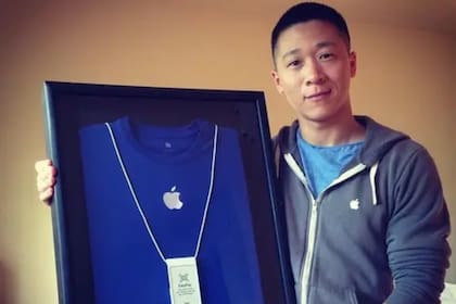 A Sam Struan no le quedó más remedio que cambiar su nombre mientras era empleado de Apple